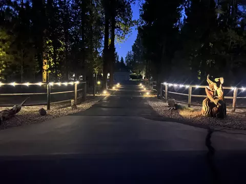 Exterior - 55550 Heidi Ct, Bend, OR 97707 photo 5 of 10