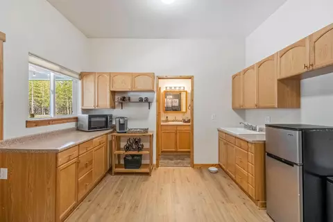 Kitchen - 55550 Heidi Ct, Bend, OR 97707 photo 4 of 4