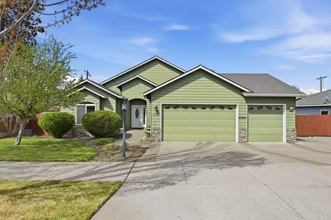 209 SE Soft Tail Dr, Bend, OR 97702