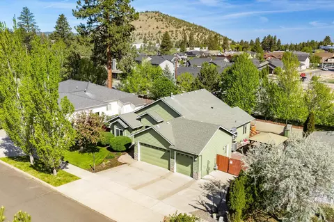 209 SE Soft Tail Dr, Bend, OR 97702