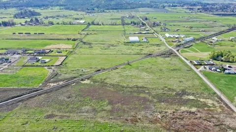 View/Area - 411 Hartley Rd, Phoenix, OR 97535 photo 2 of 5