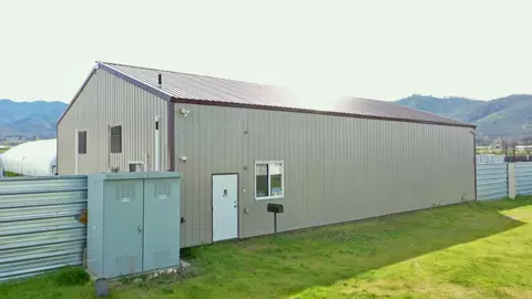 Exterior - 411 Hartley Rd, Phoenix, OR 97535 photo 1 of 1
