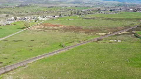 View/Area - 411 Hartley Rd, Phoenix, OR 97535 photo 3 of 5