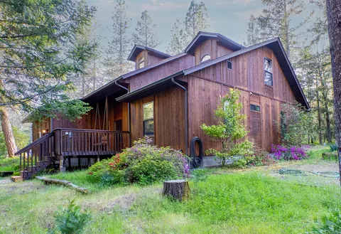 209 College Dr, Grants Pass, OR 97527