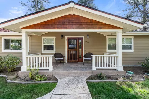 696 Liberty St, Ashland, OR 97520