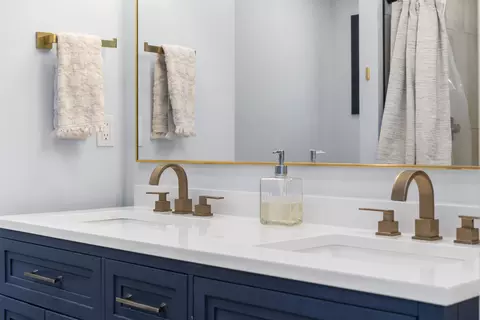 Bath - 55670 Big River Dr, Bend, OR 97707 photo 7 of 10
