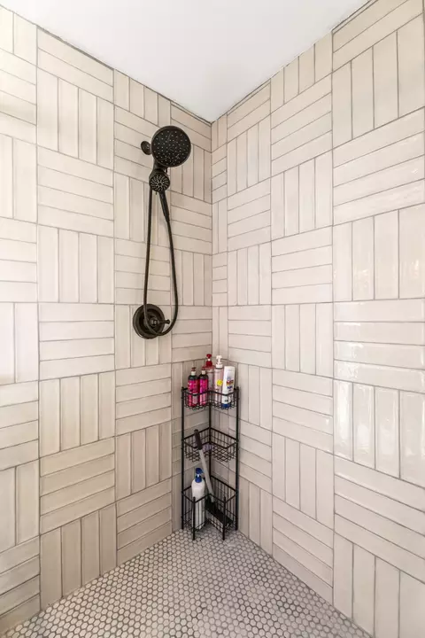 Bath - 55670 Big River Dr, Bend, OR 97707 photo 5 of 10