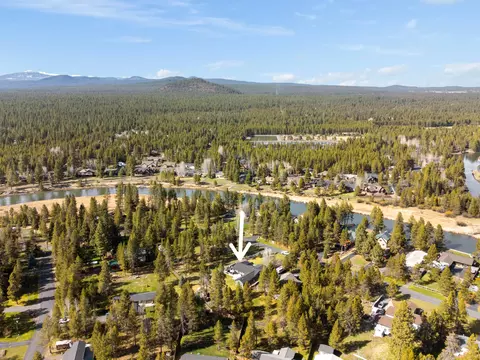 View/Area - 55670 Big River Dr, Bend, OR 97707 photo 5 of 7