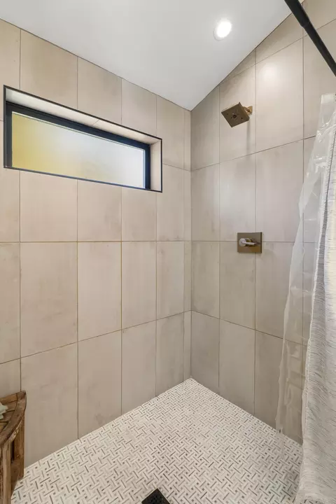 Bath - 55670 Big River Dr, Bend, OR 97707 photo 10 of 10