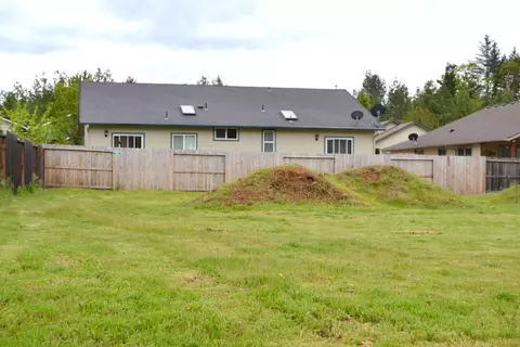 221 Red Cedar Ln, Cave Junction, OR 97523 photo 2