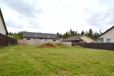 221 Red Cedar Ln, Cave Junction, OR 97523