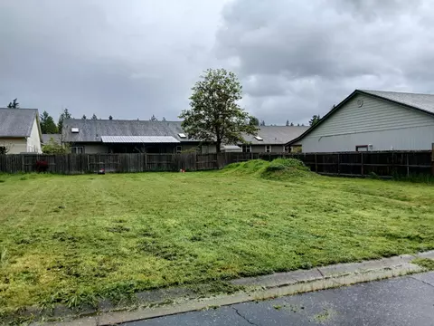 233 Red Cedar Ln, Cave Junction, OR 97523