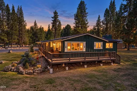 15003 E River Loop Dr, Bend, OR 97707