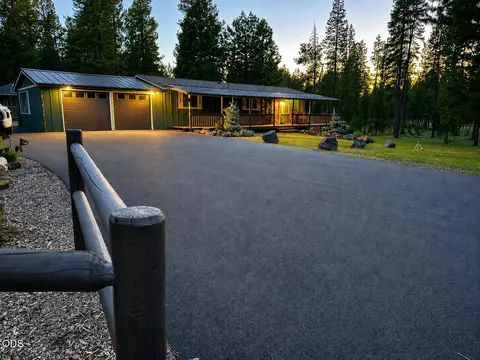 15003 E River Loop Dr E, Bend, OR 97707
