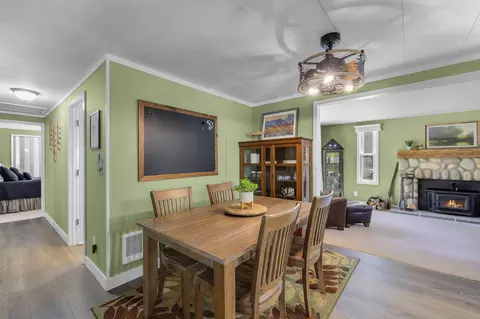 Dining - 15003 River Loop Dr E, Bend, OR 97707 photo 1 of 2