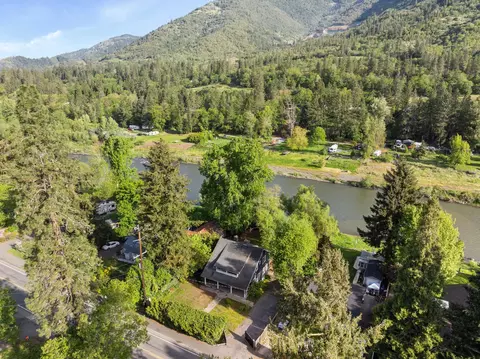 6560 Rogue River Hwy, Grants Pass, OR 97527