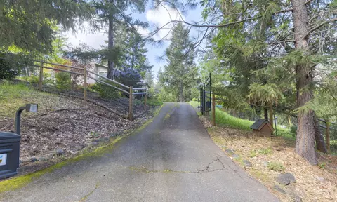 356 Brooke Ln, Grants Pass, OR 97527