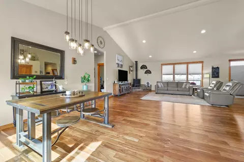 220 NW 28th St, Redmond, OR 97756