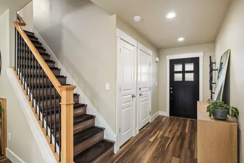 Entry Way - 63137 Britta St, Bend, OR 97703 photo 3 of 4