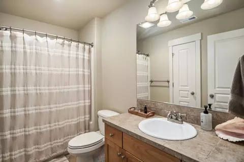 Bath - 63137 Britta St, Bend, OR 97703 photo 2 of 2