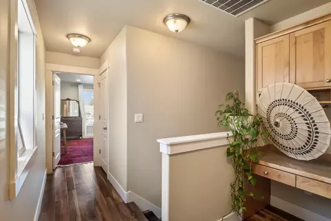 Entry Way - 63137 Britta St, Bend, OR 97703 photo 4 of 4