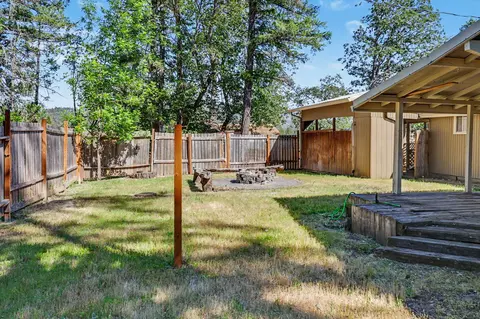 Exterior - 5835 Rogue River Dr, Eagle Point, OR 97524 photo 7 of 11