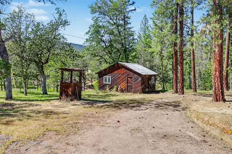 Exterior - 5835 Rogue River Dr, Eagle Point, OR 97524 photo 1 of 11