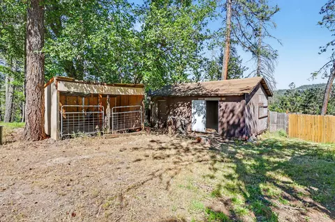 Exterior - 5835 Rogue River Dr, Eagle Point, OR 97524 photo 4 of 11