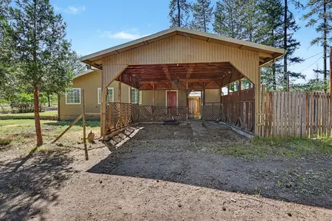 Exterior - 5835 Rogue River Dr, Eagle Point, OR 97524 photo 5 of 11