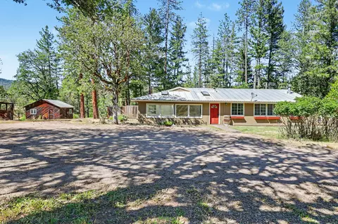 Exterior - 5835 Rogue River Dr, Eagle Point, OR 97524 photo 11 of 11