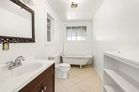 Bath - 5835 Rogue River Dr, Eagle Point, OR 97524 photo 2 of 3