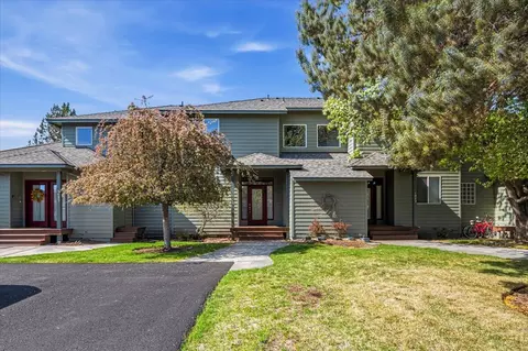 1085 Golden Pheasant Dr, Redmond, OR 97756