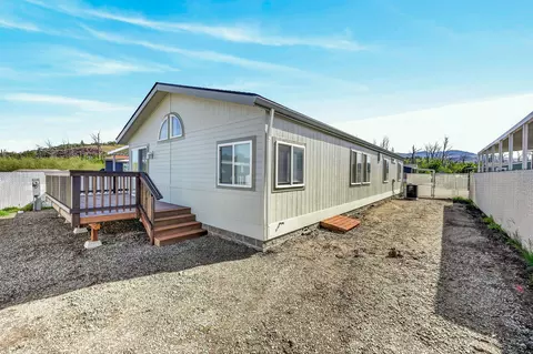 4729 S Pacific Hwy #22, Phoenix, OR 97535