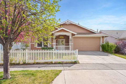 2221 NE Indigo Ln, Bend, OR 97701