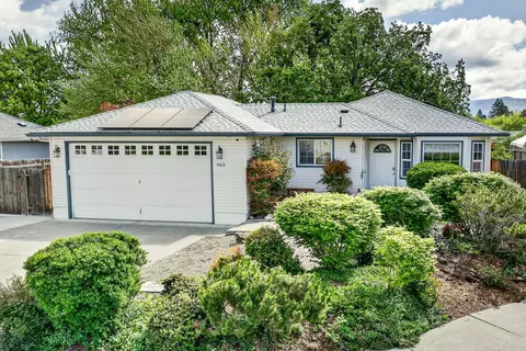 963 Colinwood Ln, Medford, OR 97501