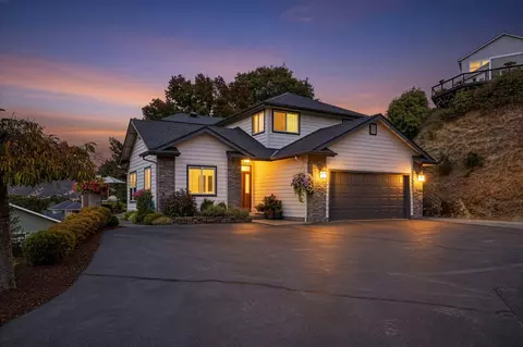 2315 Robertson Crst, Grants Pass, OR 97527