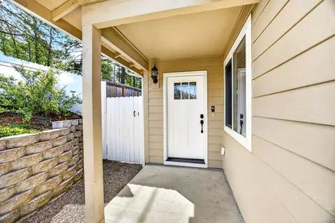 3001 University Rd #A & B, Grants Pass, OR 97527