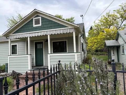 1417 NW Washington Blvd, Grants Pass, OR 97526