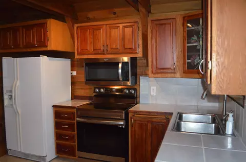 Kitchen - 132 Ozmar Ln, Crescent, OR 97733 photo 3 of 4