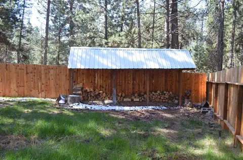 Exterior - 132 Ozmar Ln, Crescent, OR 97733 photo 3 of 9