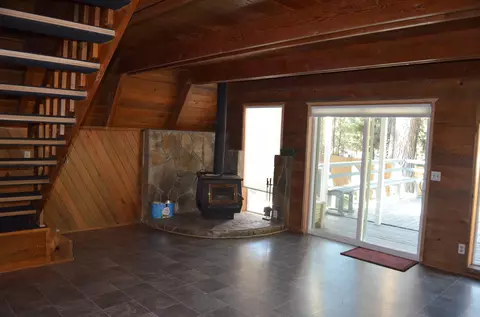 Living - 132 Ozmar Ln, Crescent, OR 97733 photo 3 of 5