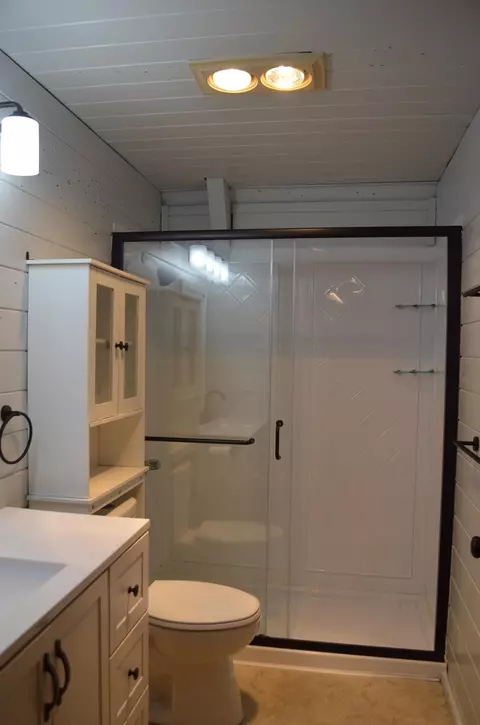 Bath - 132 Ozmar Ln, Crescent, OR 97733 photo 1 of 3