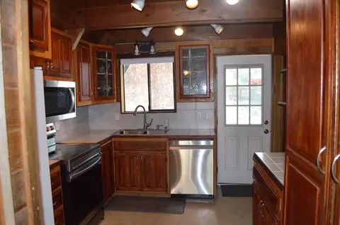 Kitchen - 132 Ozmar Ln, Crescent, OR 97733 photo 2 of 4