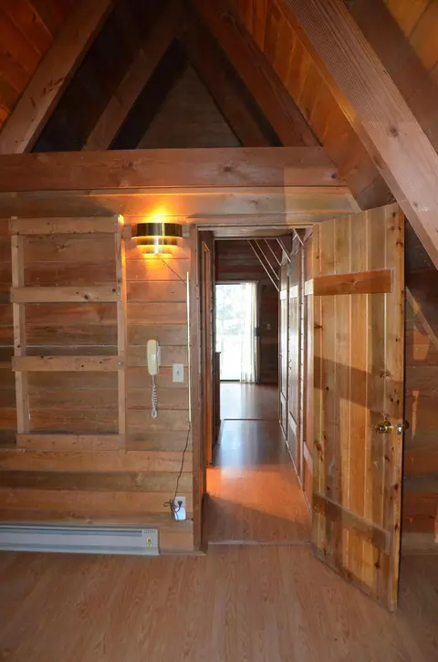 Entry Way - 132 Ozmar Ln, Crescent, OR 97733 photo 6 of 6