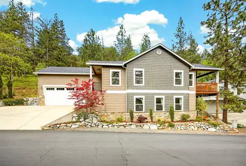 915 Hangman Way, Jacksonville, OR 97530