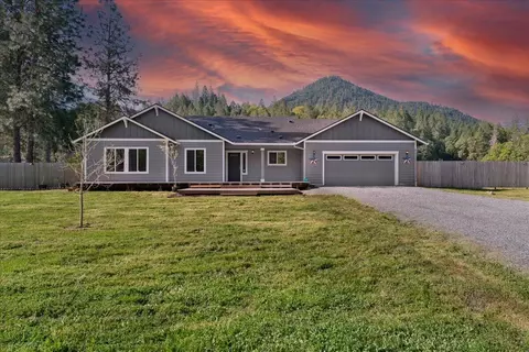 2355 Fish Hatchery Rd, Grants Pass, OR 97527