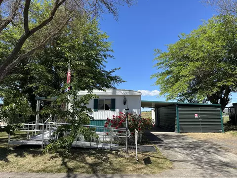 2600 Stearns Way #SPC 11B, Medford, OR 97501