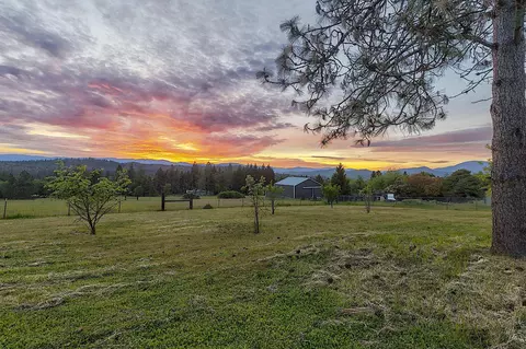 Exterior - 587 Summit Loop, Grants Pass, OR 97527 photo 1 of 28