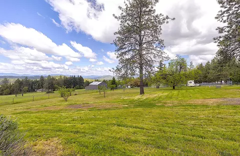 Exterior - 587 Summit Loop, Grants Pass, OR 97527 photo 9 of 28