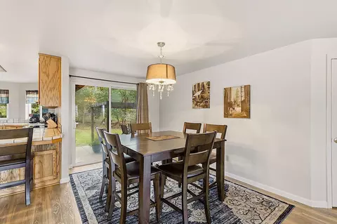 Dining - 587 Summit Loop, Grants Pass, OR 97527 photo 2 of 2